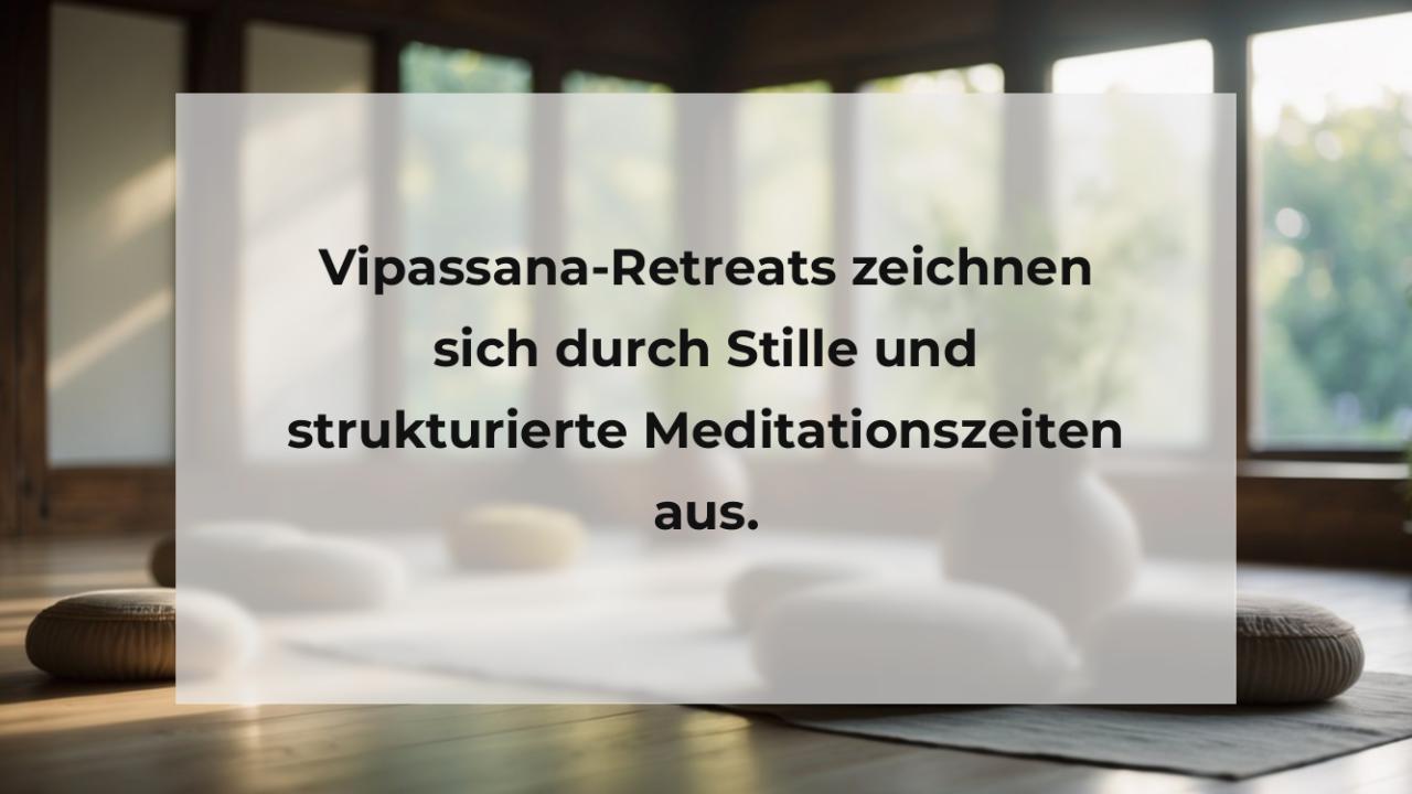 Vipassana-Retreats zeichnen sich durch Stille und strukturierte Meditationszeiten aus.